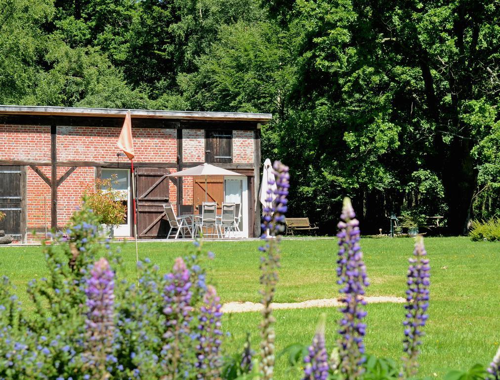 Le Mesnil-Durand Domaine De La Mesange Bed & Breakfast エクステリア 写真